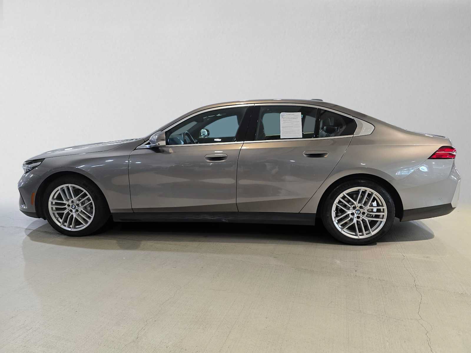 Used 2024 BMW 530i xDrive AWD/4WD image 6