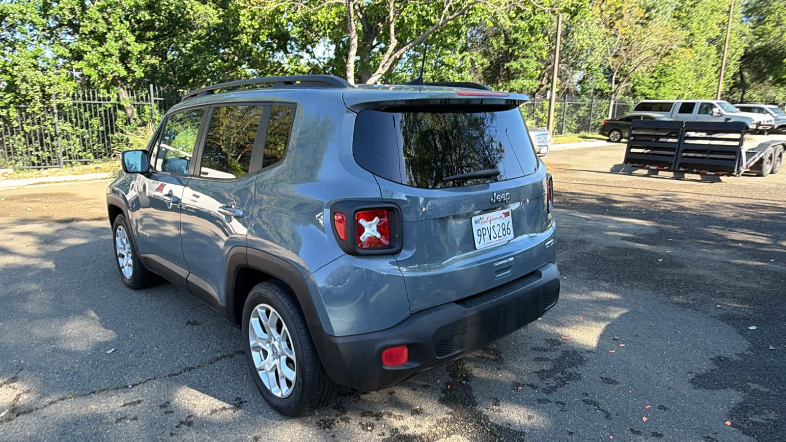 Used 2018 Jeep Renegade Latitude w/ UConnect 8.4 Nav Group image 7