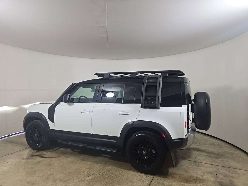 Used 2023 Land Rover Defender 110 S image 4