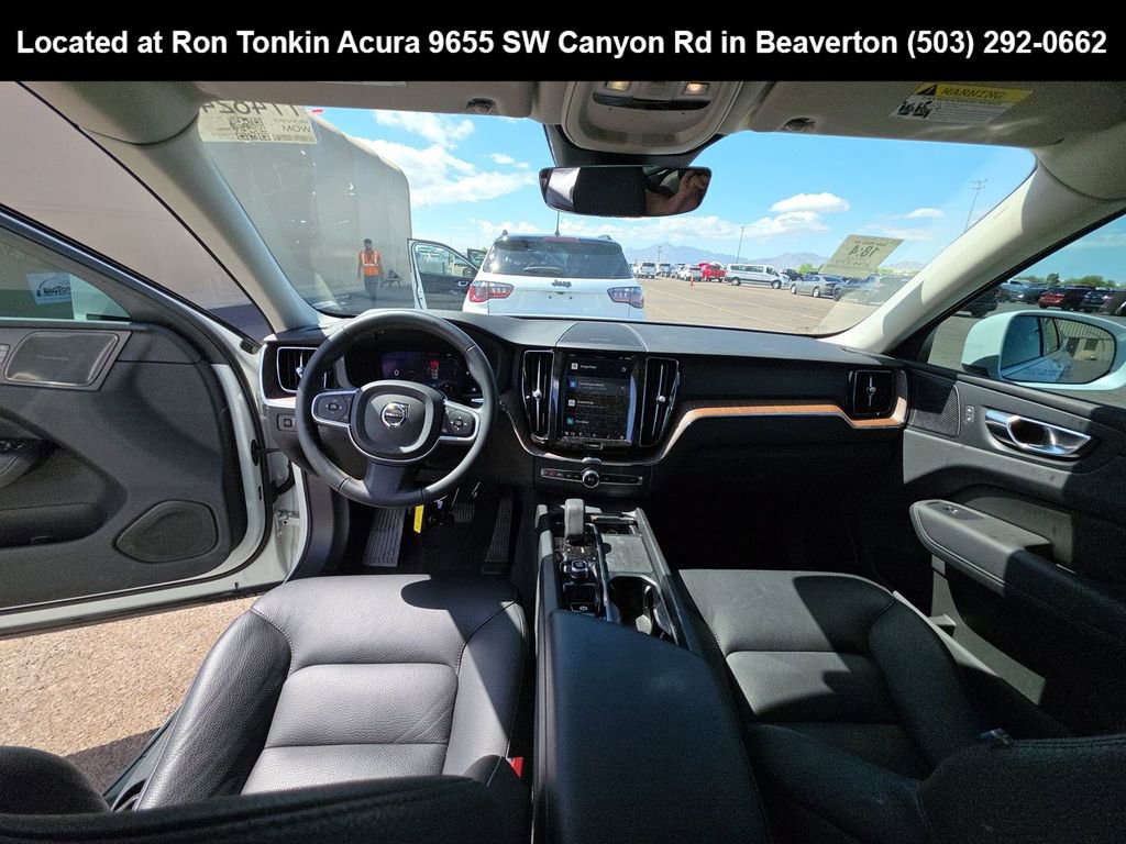 Used 2022 Volvo XC60 B5 Momentum w/ Advanced Package AWD/4WD image 11