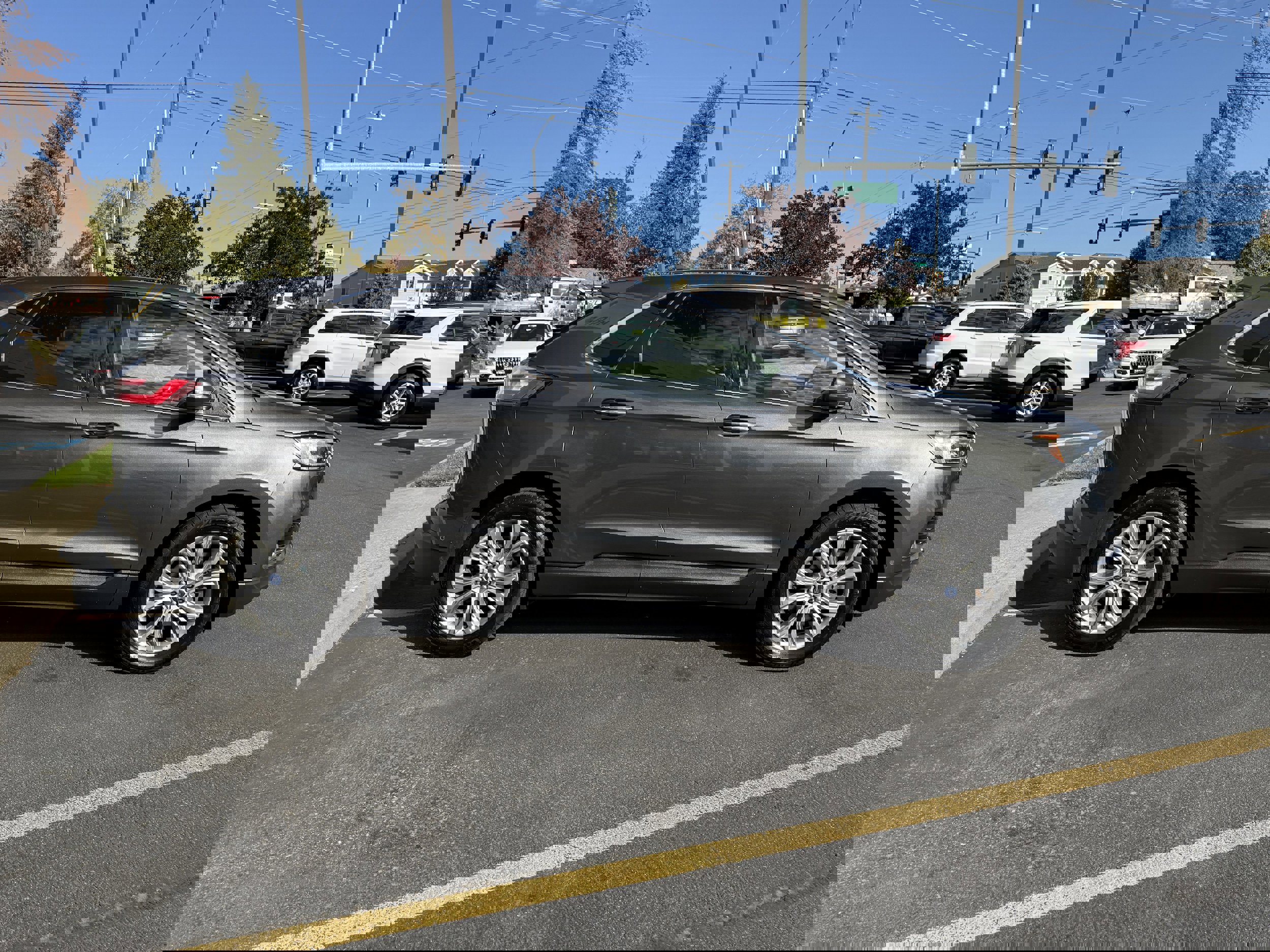 Used 2019 Ford Edge Titanium w/ Equipment Group 301A image 4