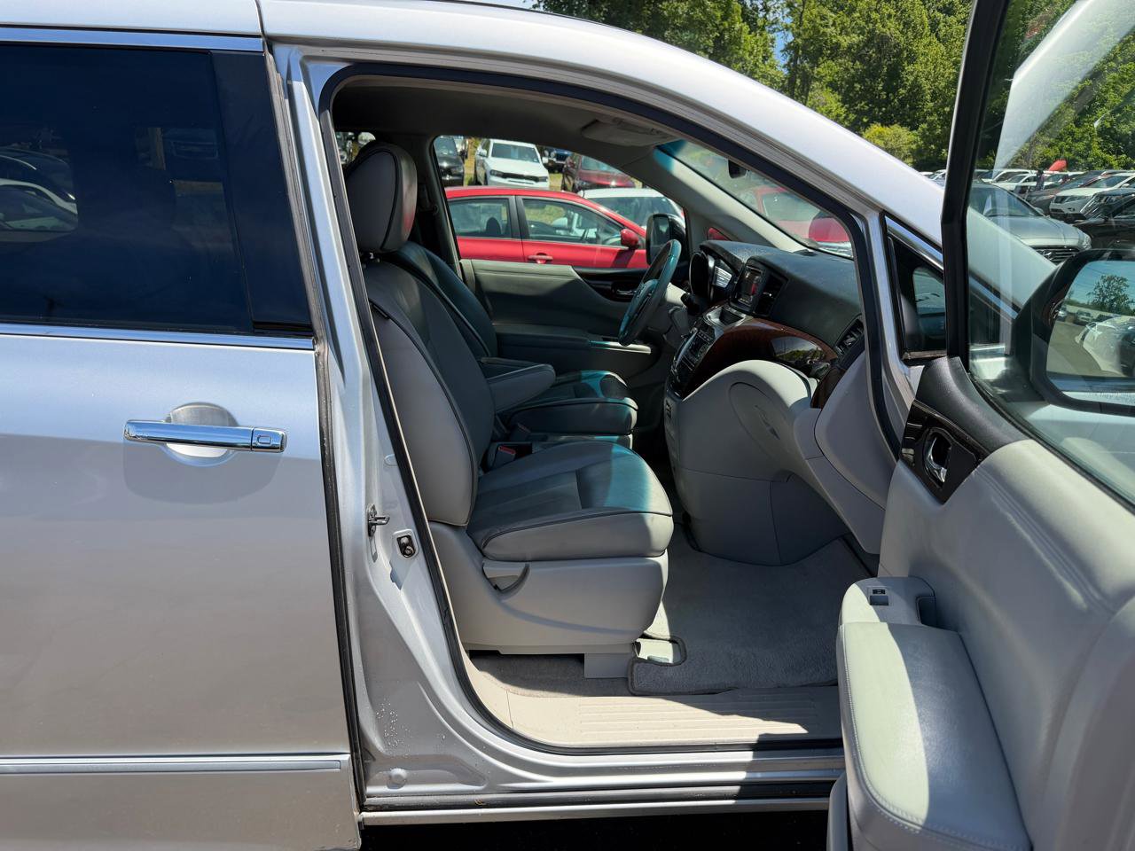 Used 2011 Nissan Quest SL w/ Protection Pkg FWD image 18