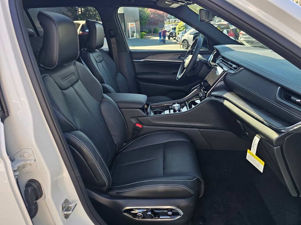 New 2024 Jeep Grand Cherokee L Overland w/ Advanced Protech Group III AWD/4WD image 11