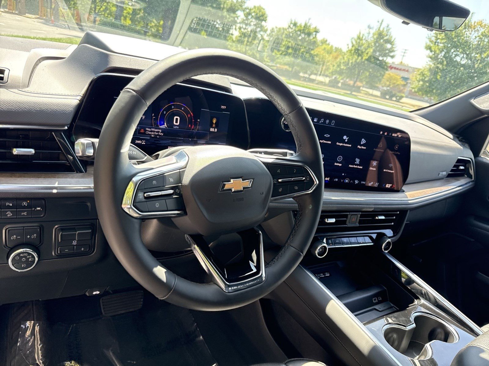 Used 2025 Chevrolet Suburban High Country AWD/4WD image 16