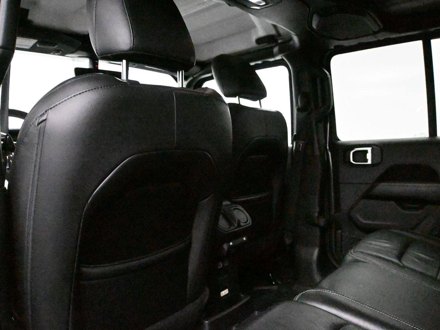 Used 2018 Jeep Wrangler Unlimited Sahara image 11