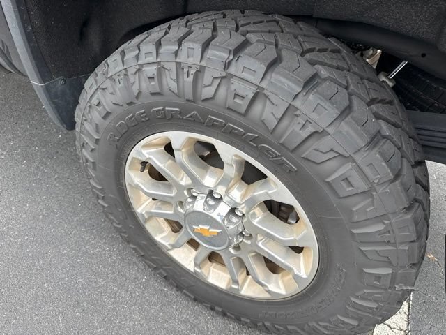 Used 2024 Chevrolet Silverado 2500 LTZ w/ LTZ Premium Package AWD/4WD image 11