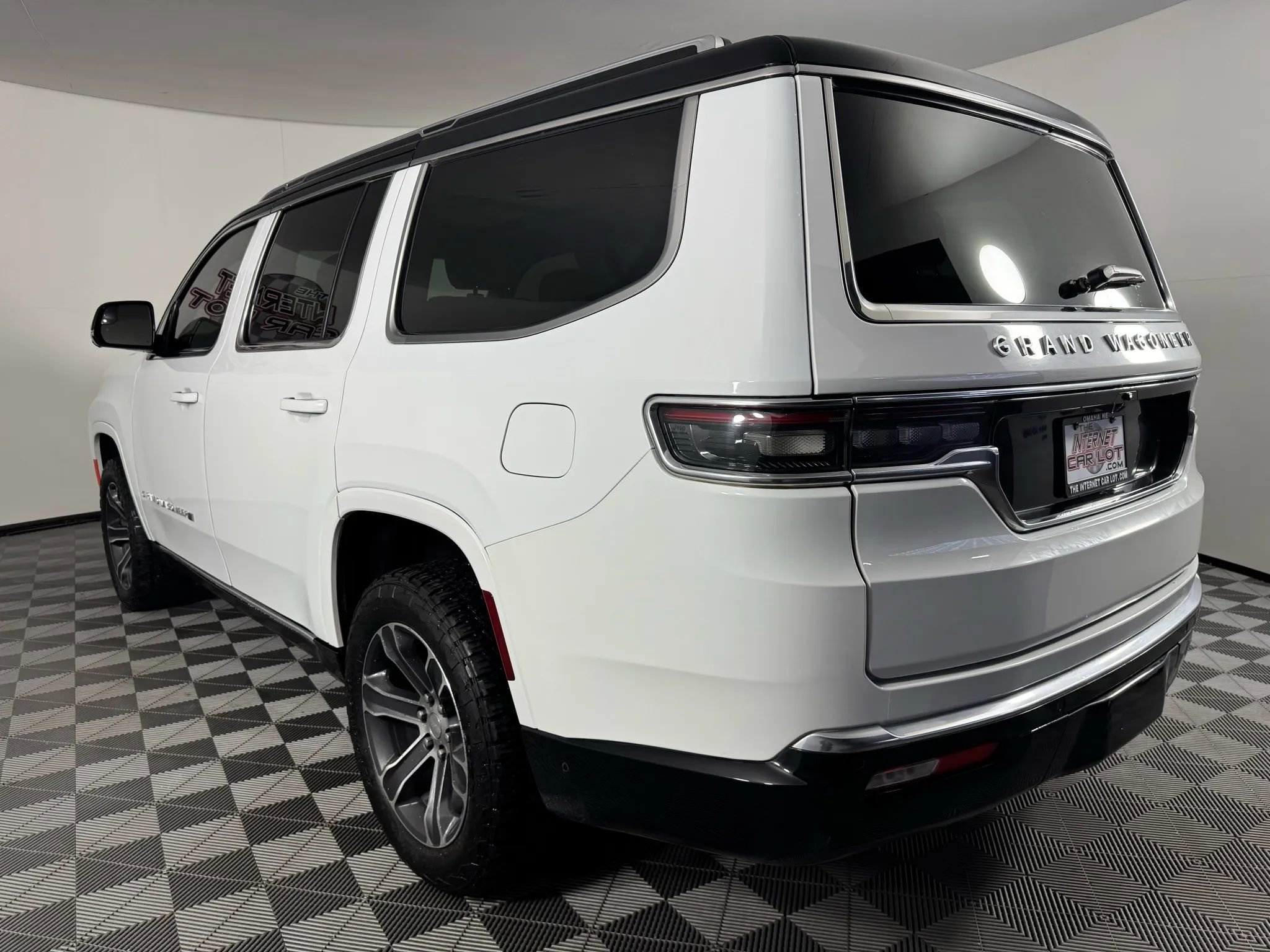 Used 2023 Jeep Grand Wagoneer 4WD w/ Flexible Seating Group image 25