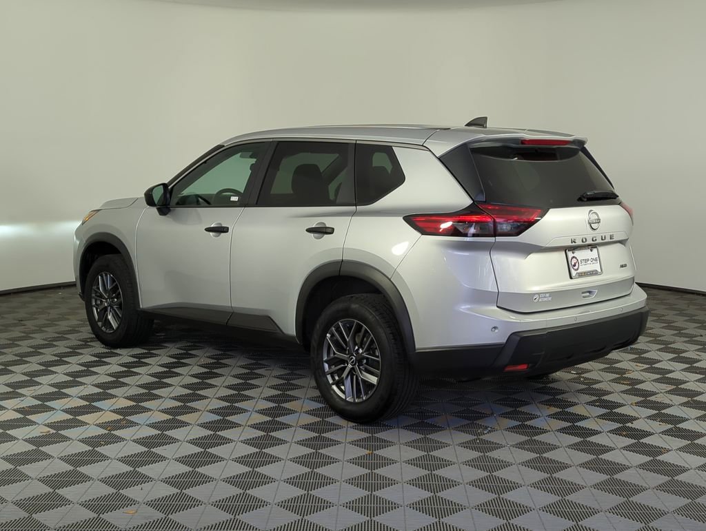 Used 2024 Nissan Rogue S image 7