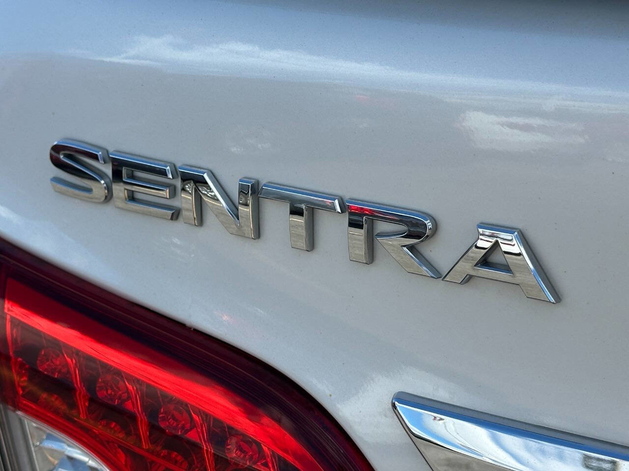 Used 2015 Nissan Sentra SR image 18