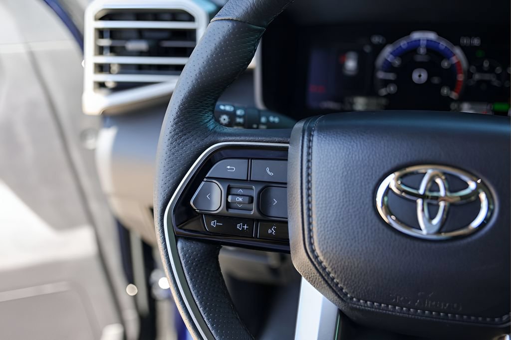Used 2023 Toyota Sequoia Limited AWD/4WD image 14