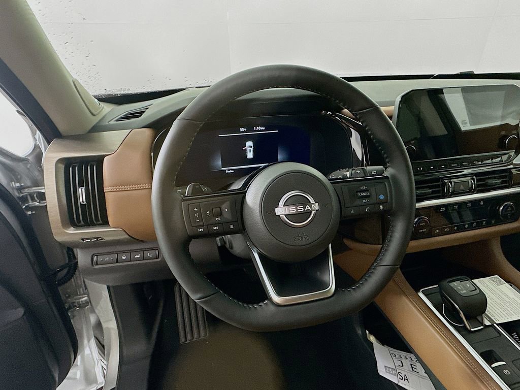 New 2025 Nissan Pathfinder Platinum w/ Black Appearance Package image 16