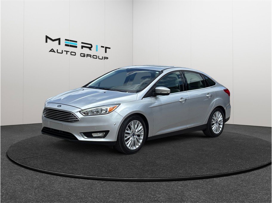 Used 2018 Ford Focus Titanium w/ Titanium Technology Package FWD image 4
