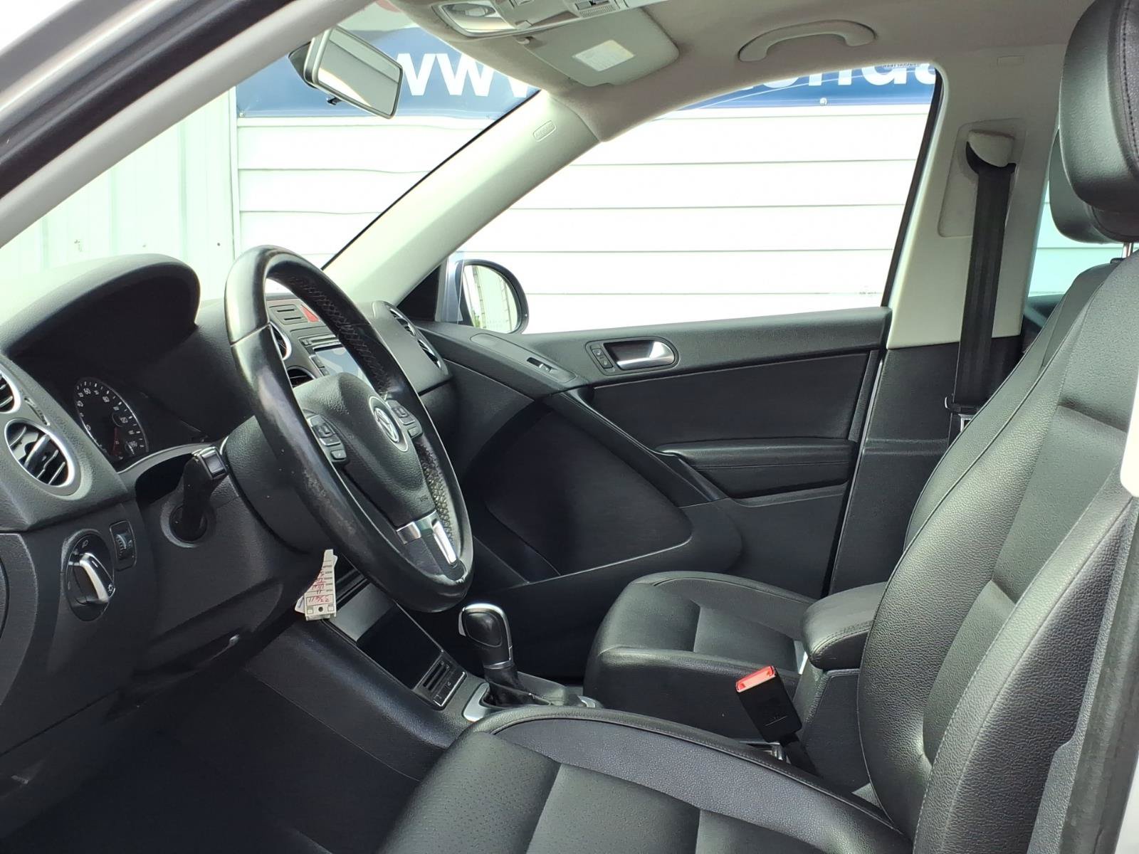 Used 2011 Volkswagen Tiguan SE FWD image 8