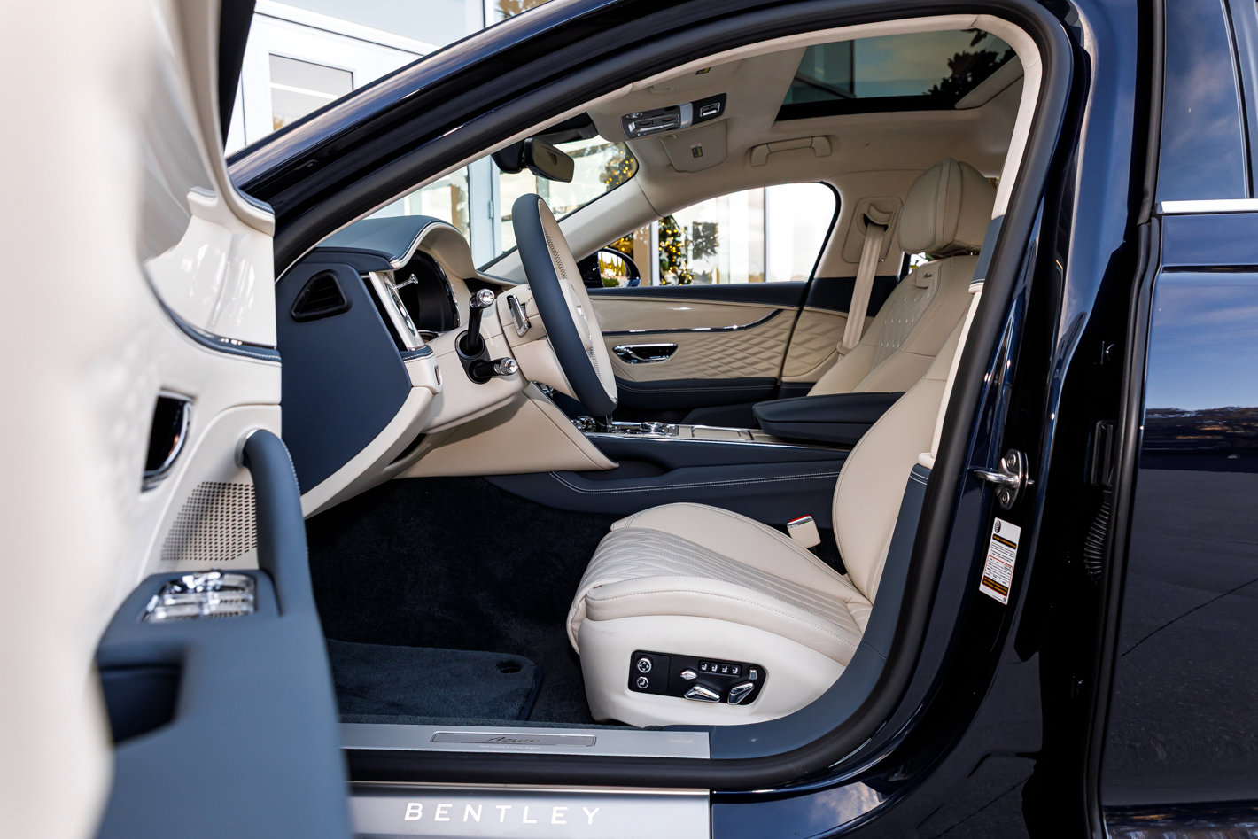 New 2026 Bentley Flying Spur Azure image 31