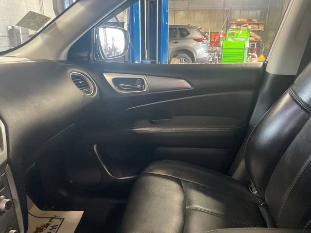 Used 2019 Nissan Pathfinder SL AWD/4WD image 23