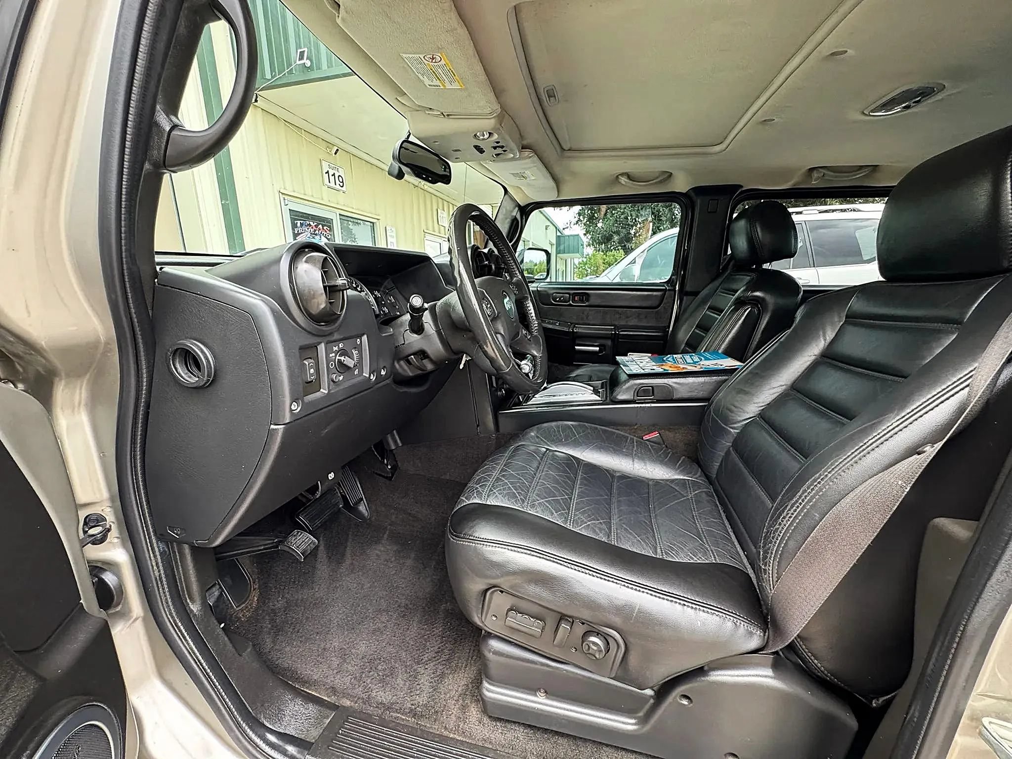 Used 2005 HUMMER H2 SUT w/ Preferred Equipment Group AWD/4WD image 17