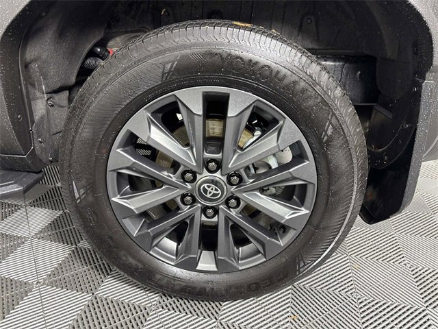 Used 2025 Toyota Land Cruiser image 28