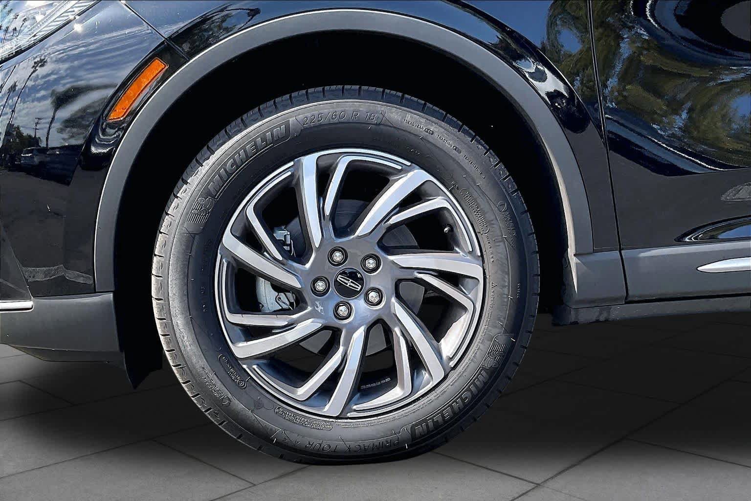Used 2025 Lincoln Corsair FWD image 9