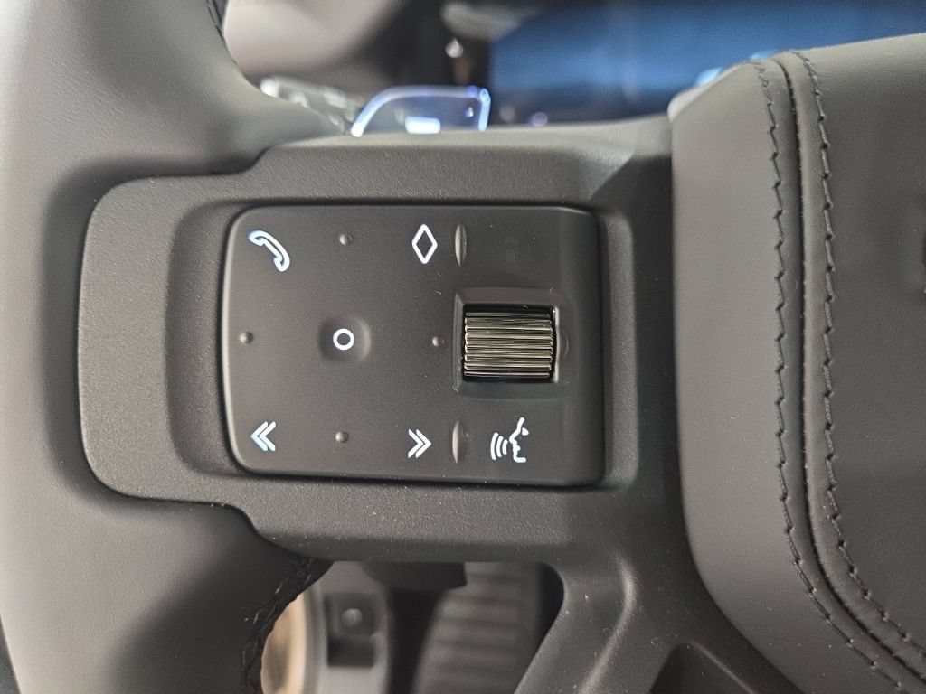 New 2026 Land Rover Defender 110 AWD/4WD image 22