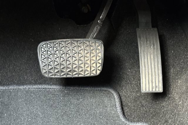 Used 2023 Chevrolet TrailBlazer RS w/ Convenience Package image 41