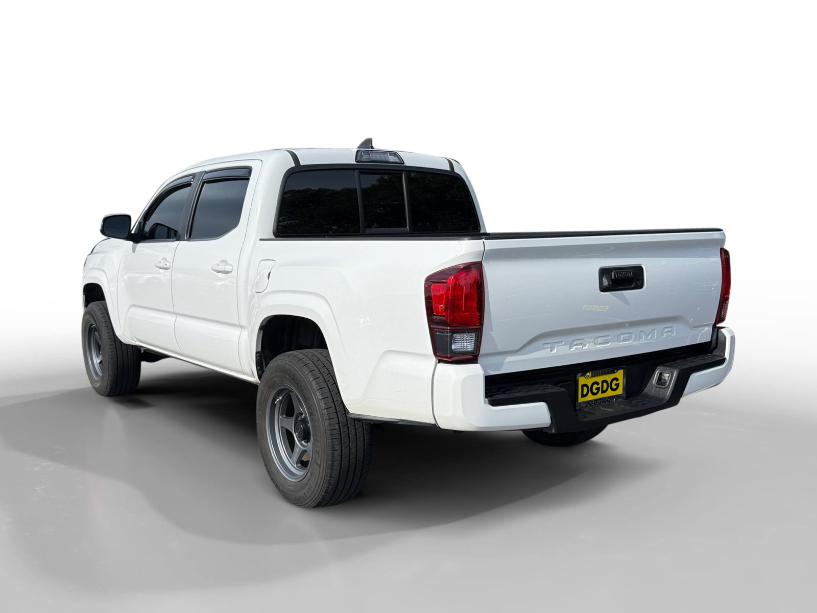 Used 2018 Toyota Tacoma SR w/ SR Convenience Package RWD image 3