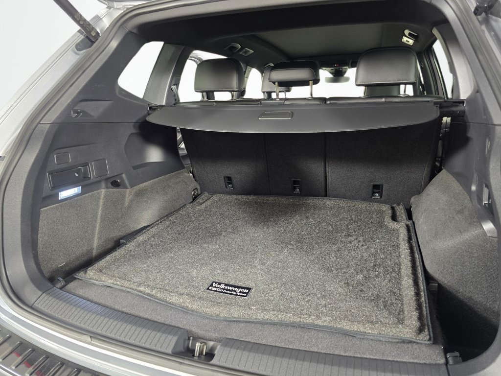 Used 2024 Volkswagen Tiguan SE R-Line AWD/4WD image 19