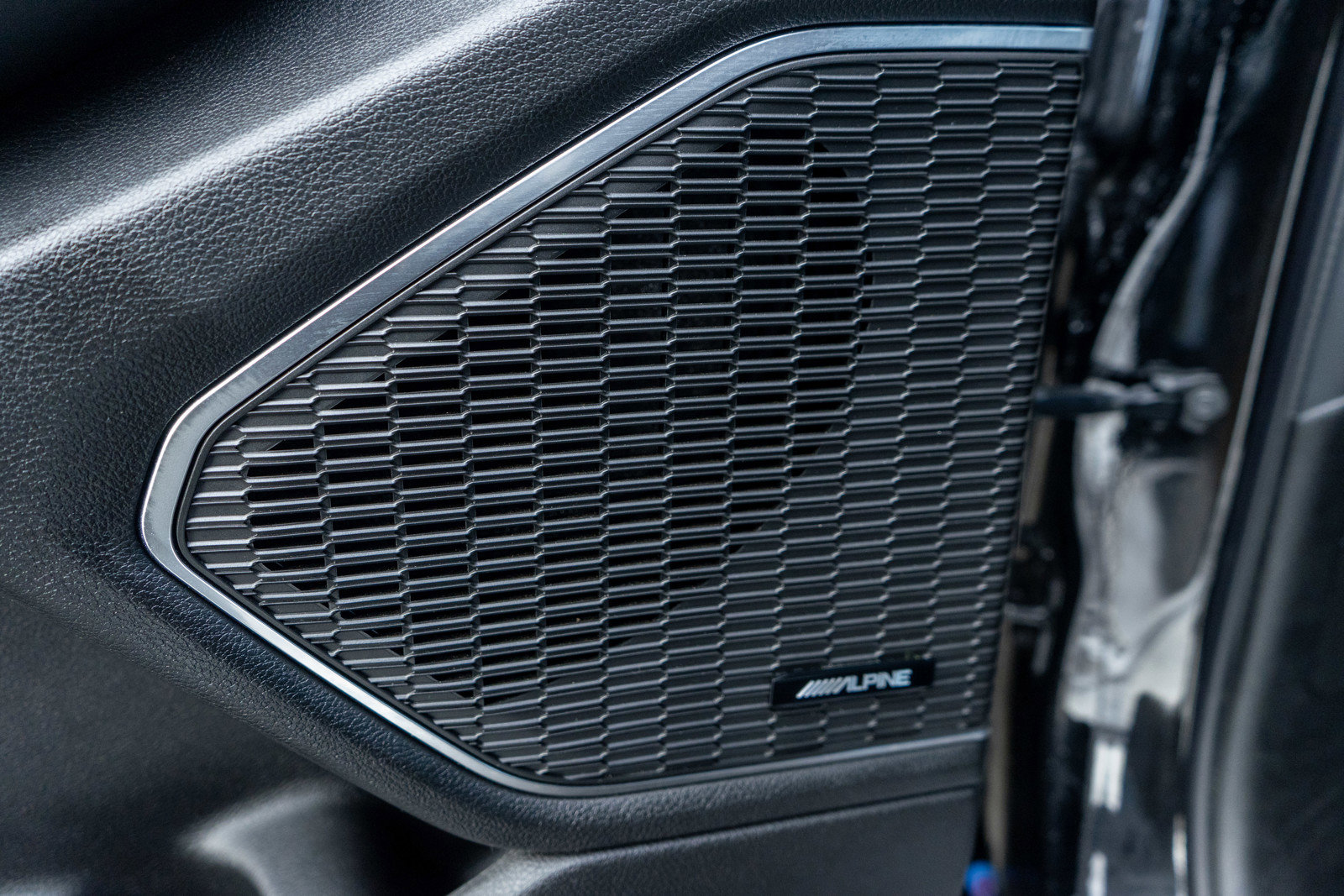 Used 2024 Jeep Grand Cherokee L Overland w/ Trailer Tow Package image 16