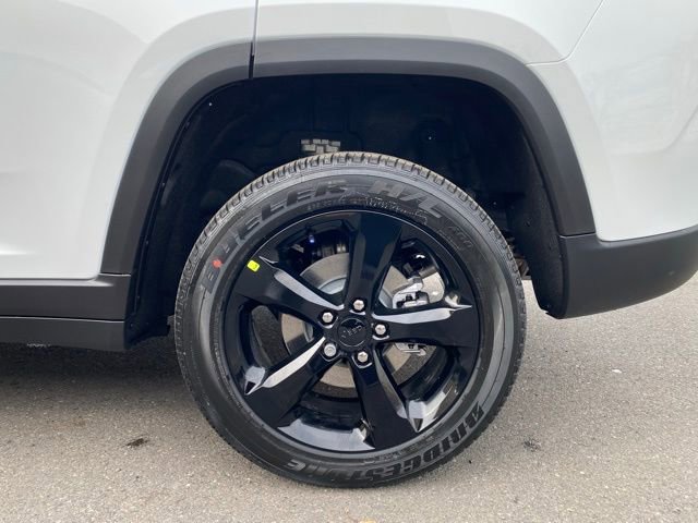 New 2025 Jeep Grand Cherokee Altitude image 17