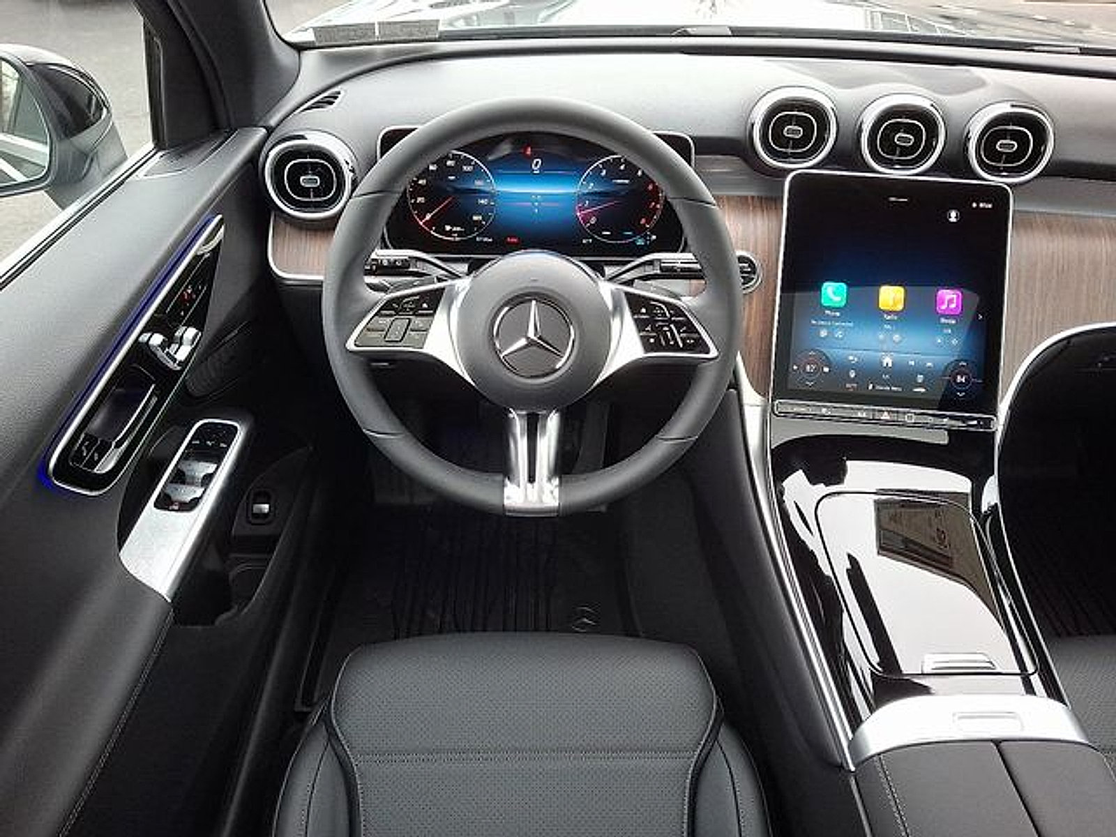 Certified 2026 Mercedes-Benz GLC 300 4MATIC image 9