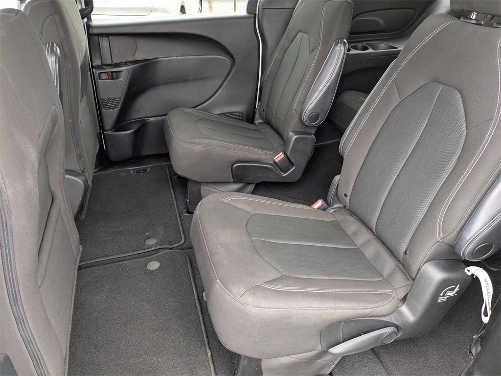 Used 2023 Chrysler Pacifica Touring image 31