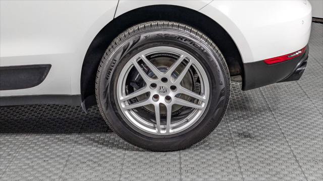 Used 2017 Porsche Macan AWD/4WD image 36
