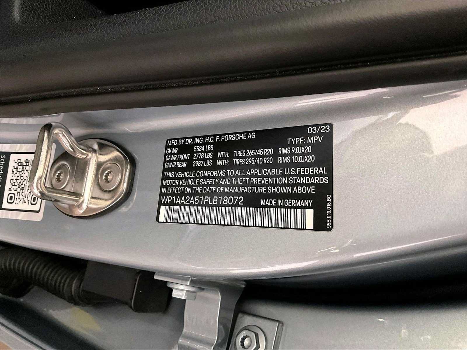 Certified 2023 Porsche Macan AWD/4WD image 36