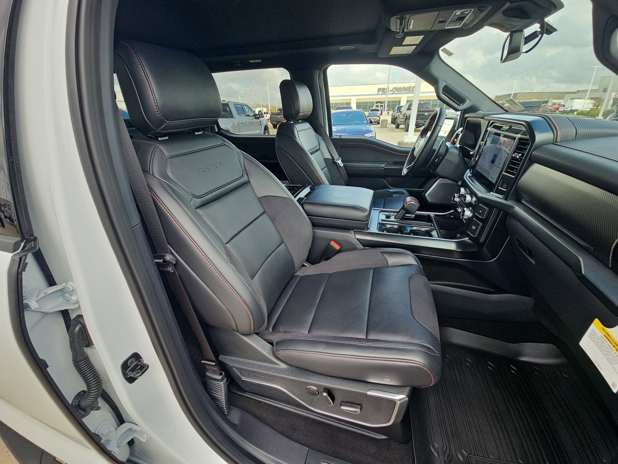 Used 2025 Ford F150 Raptor AWD/4WD image 32