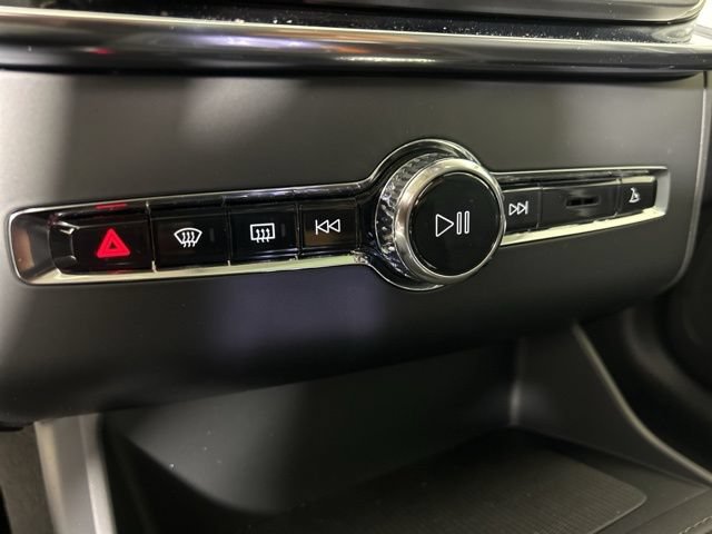 Used 2025 Volvo XC90 B6 Plus w/ Protection Package Premier AWD/4WD image 39