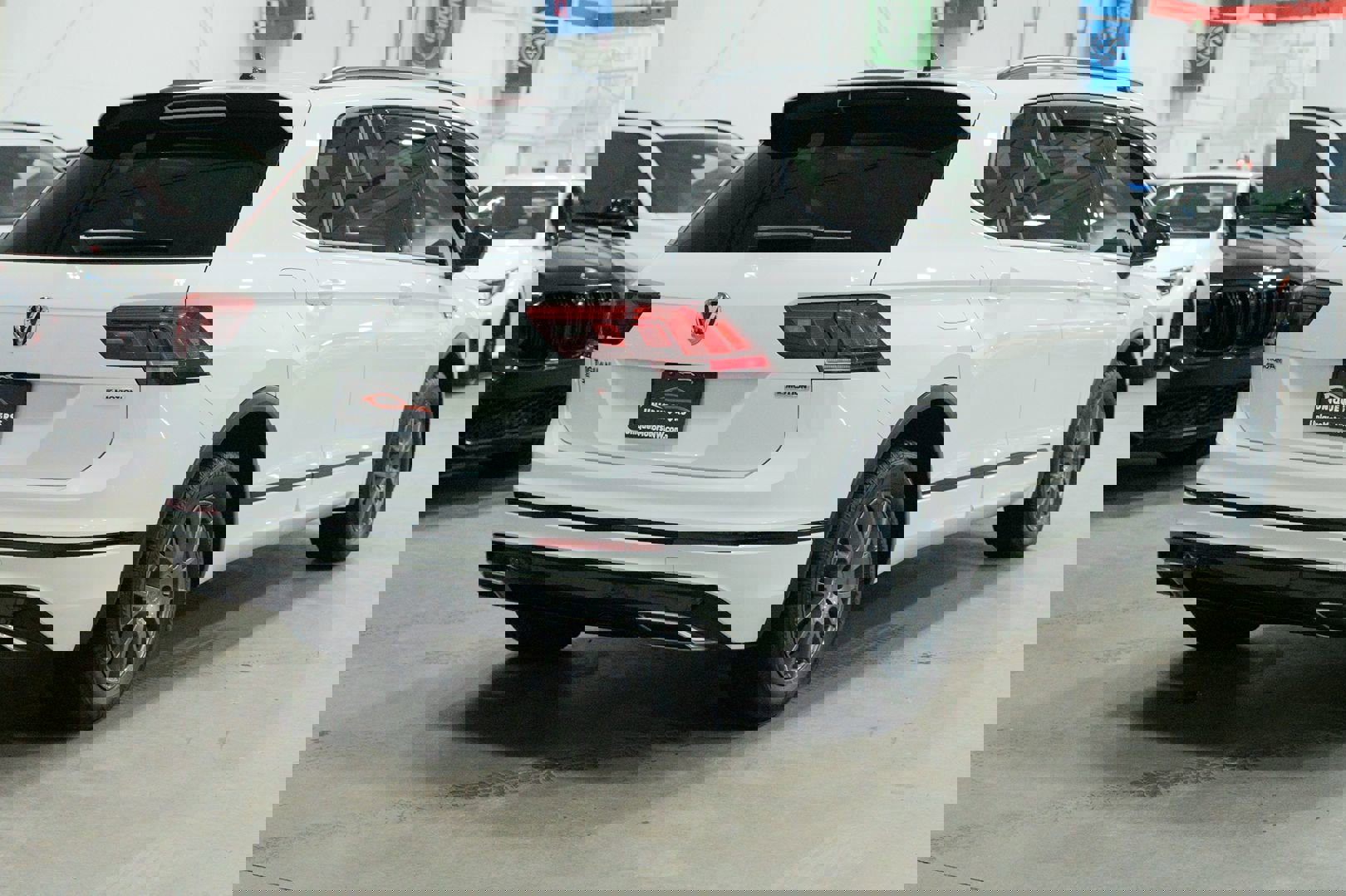 Used 2020 Volkswagen Tiguan SE R-Line w/ 3rd Row Seat Package image 8