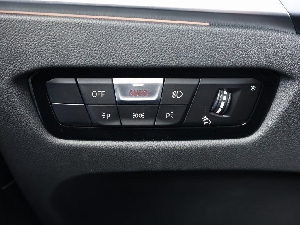 Used 2024 BMW 330i Sedan w/ Premium Package image 37