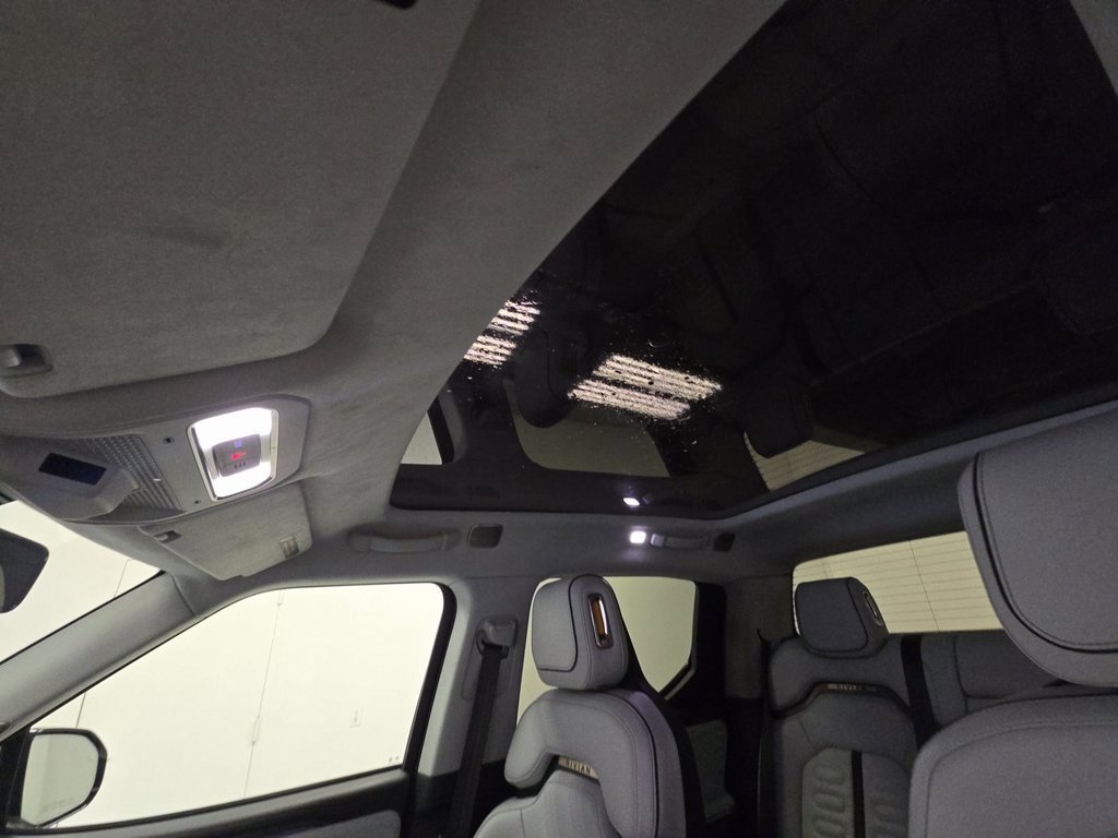 Used 2023 Rivian R1T Adventure image 8