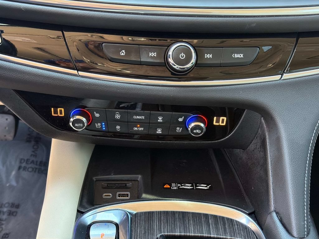 Used 2024 Buick Enclave Avenir FWD image 28