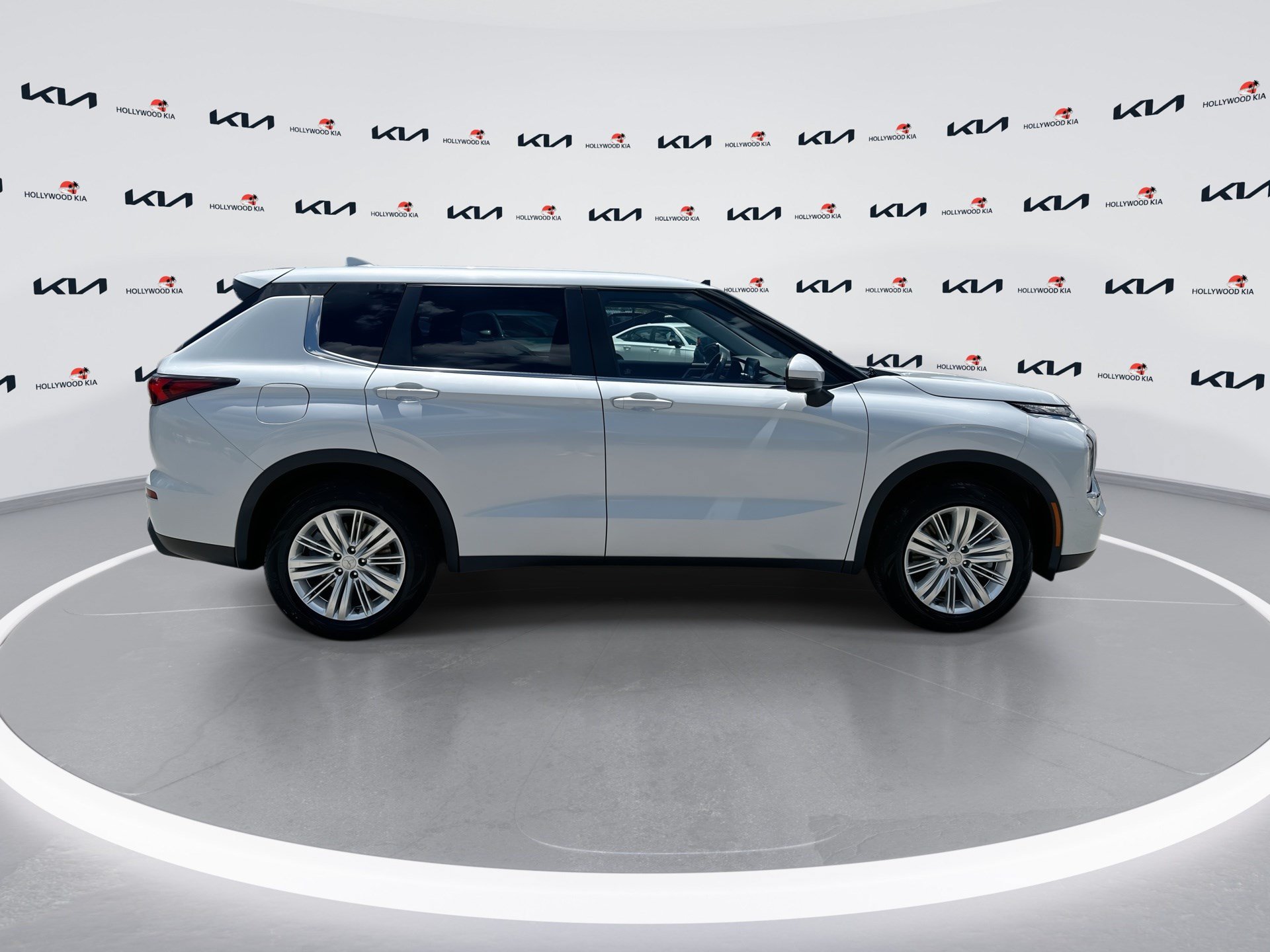 Used 2023 Mitsubishi Outlander ES FWD image 9