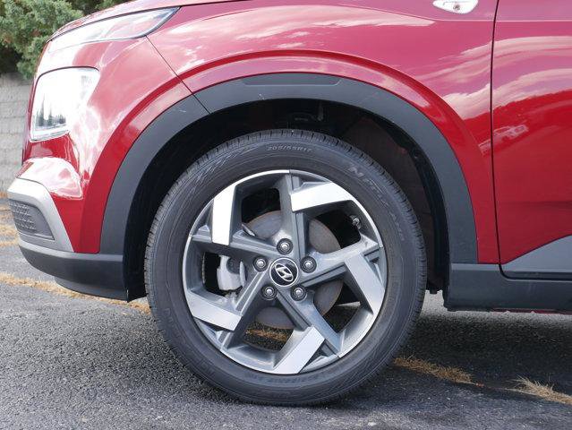 Used 2023 Hyundai Venue Limited image 11