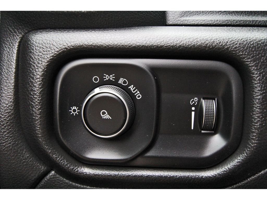 Used 2024 RAM 2500 Tradesman w/ Chrome Appearance Group AWD/4WD image 18