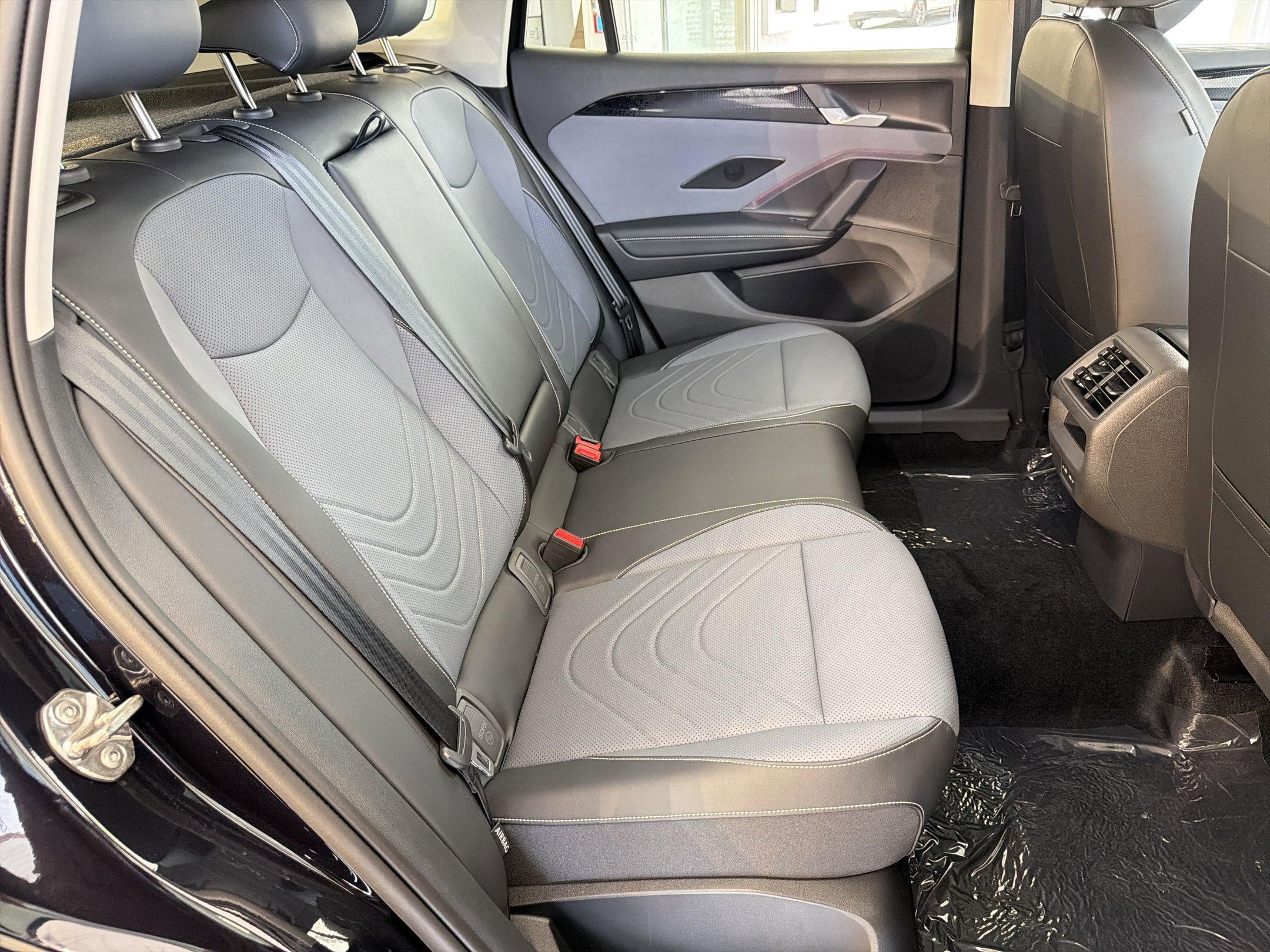 New 2026 Volkswagen Tiguan SE FWD image 28