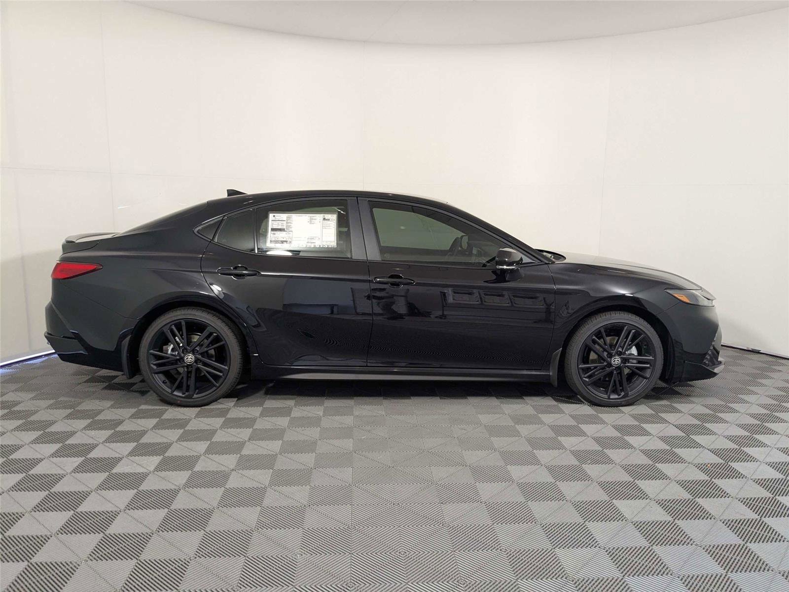 New 2026 Toyota Camry Hybrid FWD image 4