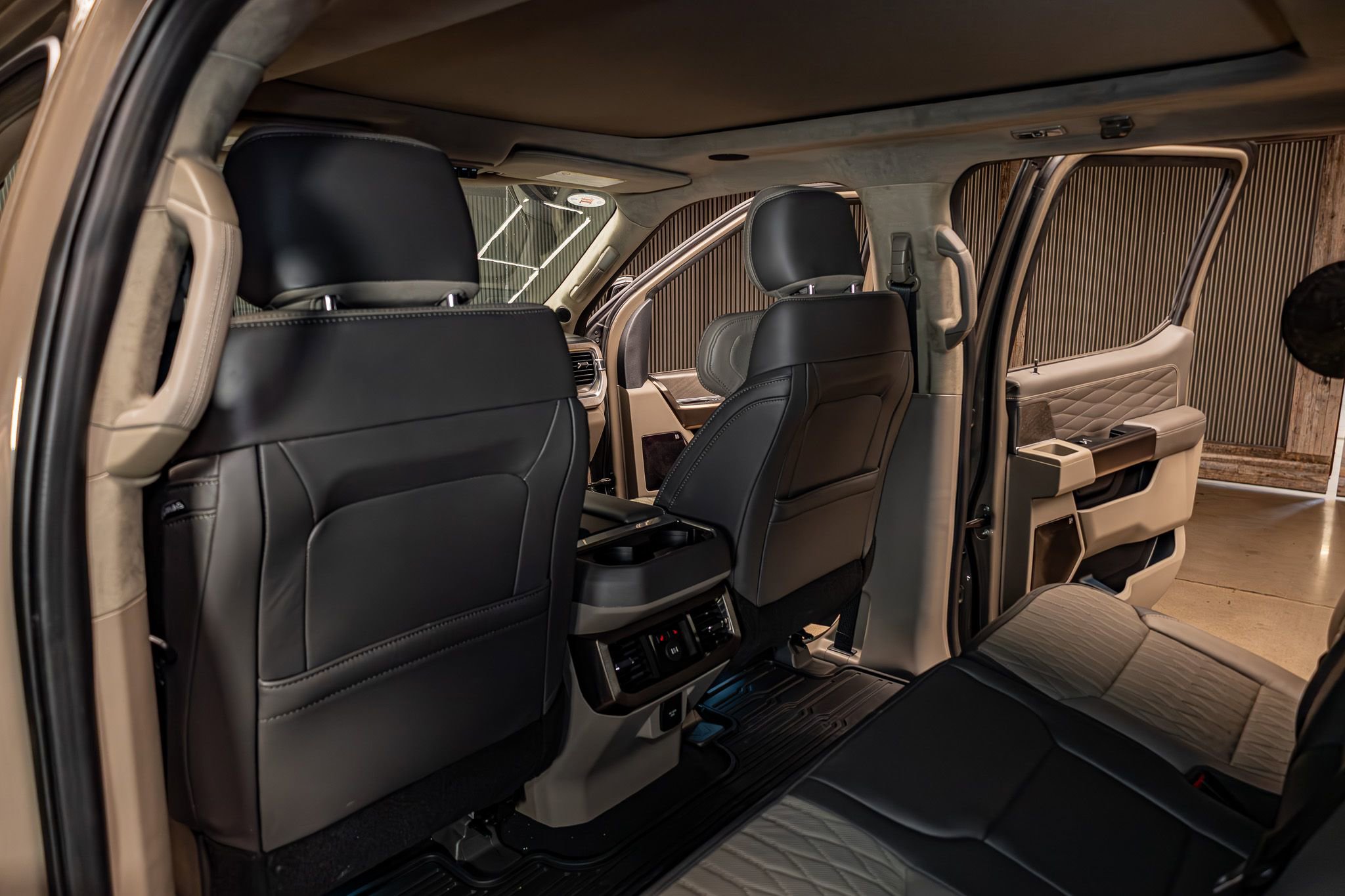 Used 2026 Ford F450 Platinum w/ Platinum Plus Package image 25