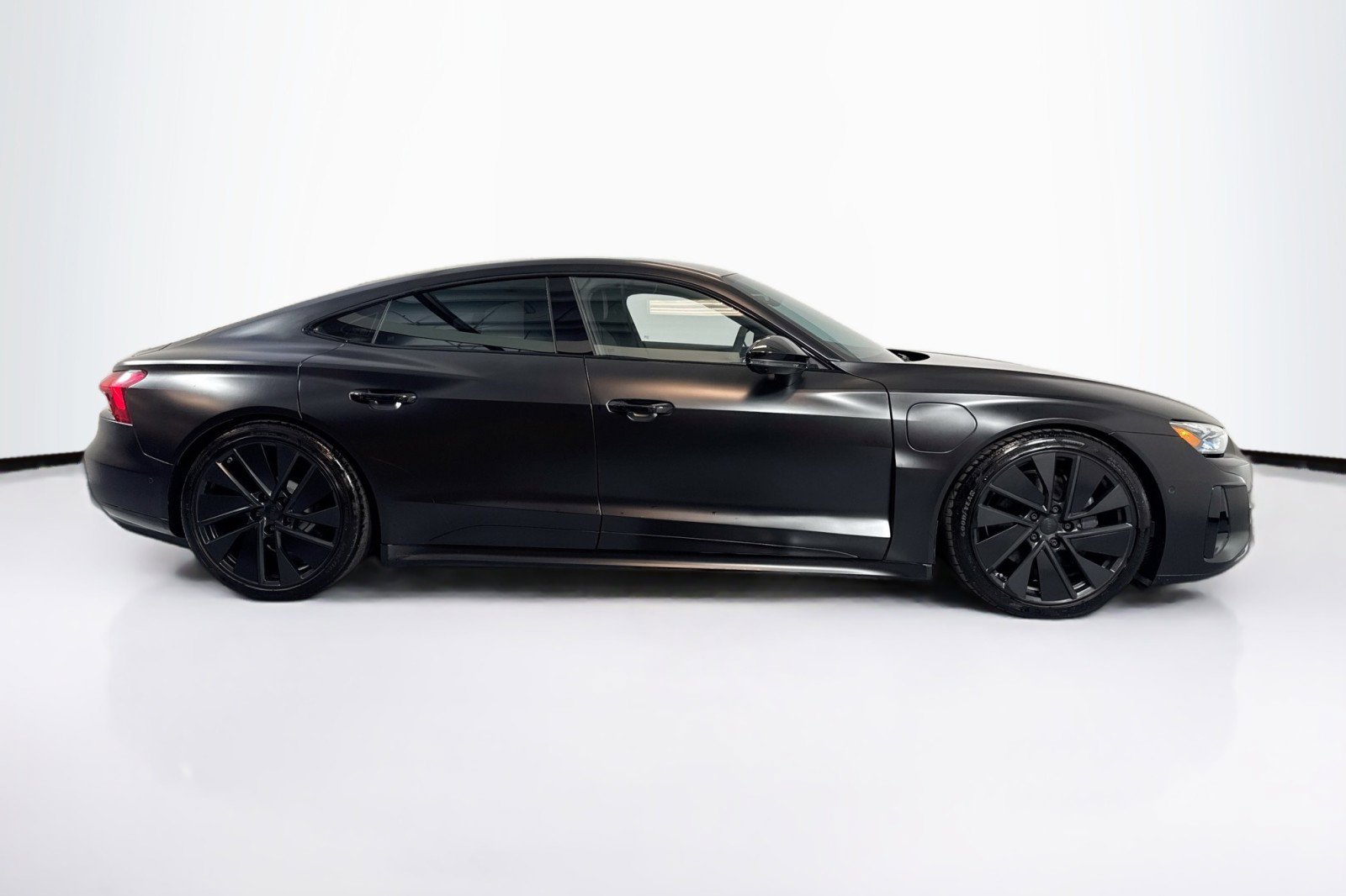 Used 2022 Audi e-tron GT Prestige w/ Prestige Package image 4