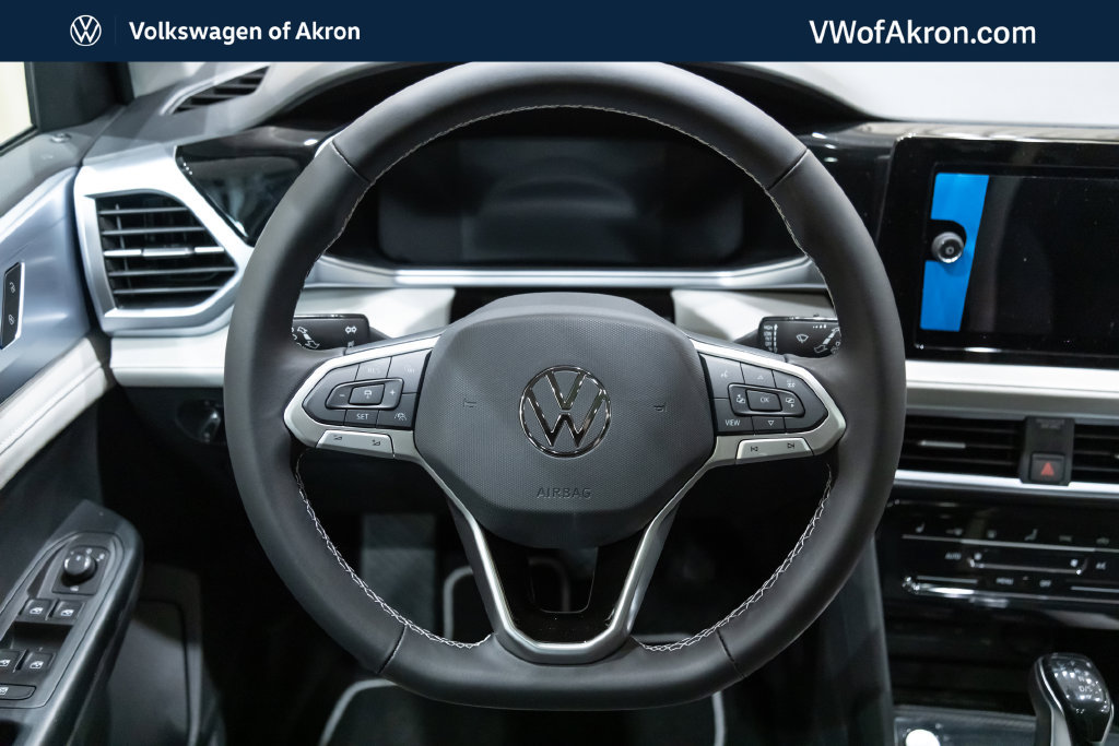 New 2026 Volkswagen Taos SE FWD image 17