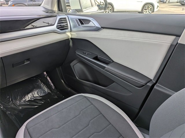 New 2026 Volkswagen Taos SE image 18