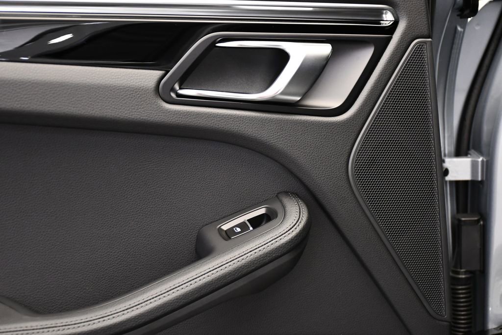 Certified 2026 Porsche Macan image 42