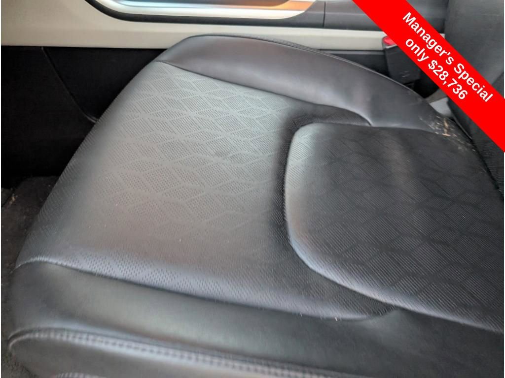 Used 2024 Kia Carnival LX image 22