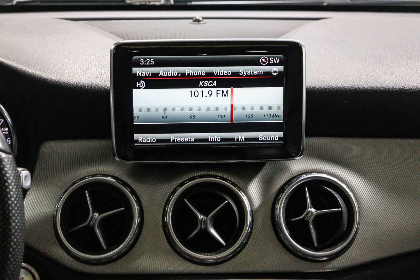 Used 2015 Mercedes-Benz GLA 250 image 15